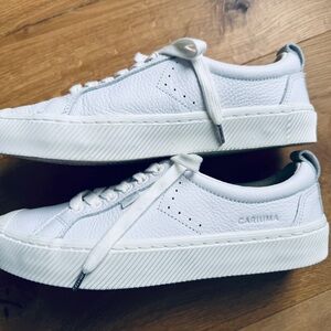 Cariuma OCA Low Pebbled Leather White Sneakers - last chance!